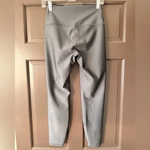 ALO Yoga AirLift High Waist Leggings 7/8th Length Medium Charcoal Gray - Picture 3 of 5